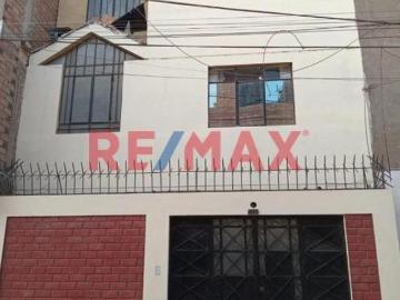 CASA DE 3 PISOS CON DEPARTAMENTO INDEPENDIENTE EN EL TERCERO + AZOTEA