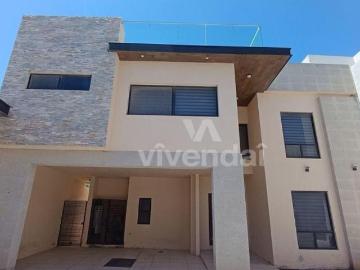Casa de 3 pisos en Privada Freinet
