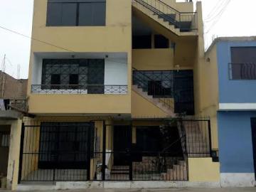 Casa de 3 pisos mas azotea en Sta Luzmila Comas a una cuadra del Paradero Busano de la Av Universitaria