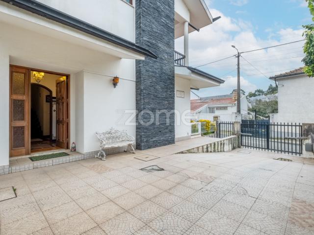 Casa de 3 quartos com jardim, garagem e sótão – Valbom, Gondomar