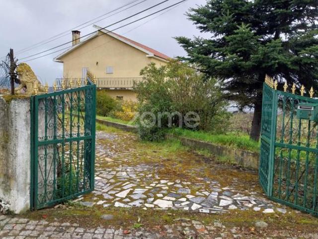 Casa de 3 quartos com terreno | Paredes da Beira | São João de Pesqueira