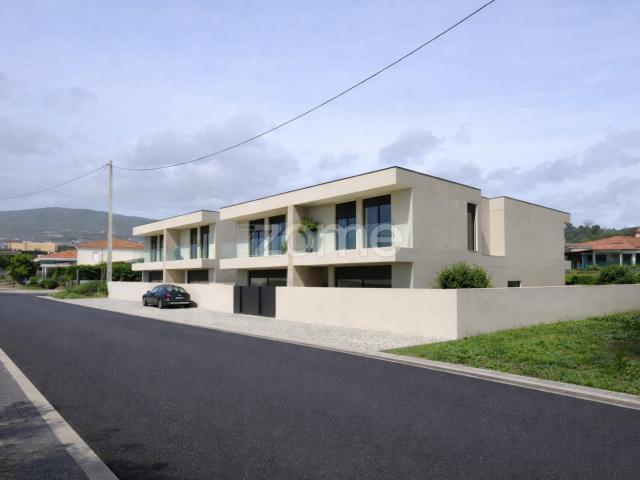 Casa de 3 quartos em construção em Silva, Barcelos