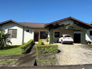 Casa de 3 recámaras en Colinas de San Carlitos, cerca al Federal Mall en David
