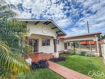 Casa de 3 Recámaras + 3 Ap. de alquiler en Alto Boquete