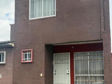 Casa de 3 recamaras, 3 niveles, 2 ba?os, a 30 min. de Toluca, Fracc. Rancho San Juan
