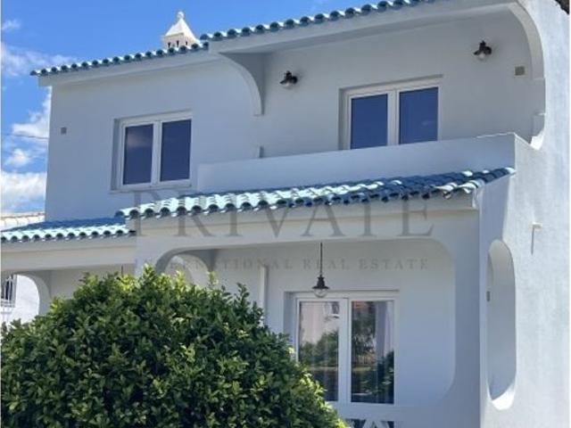 Casa de 440 m² à venda Faro, Portugal