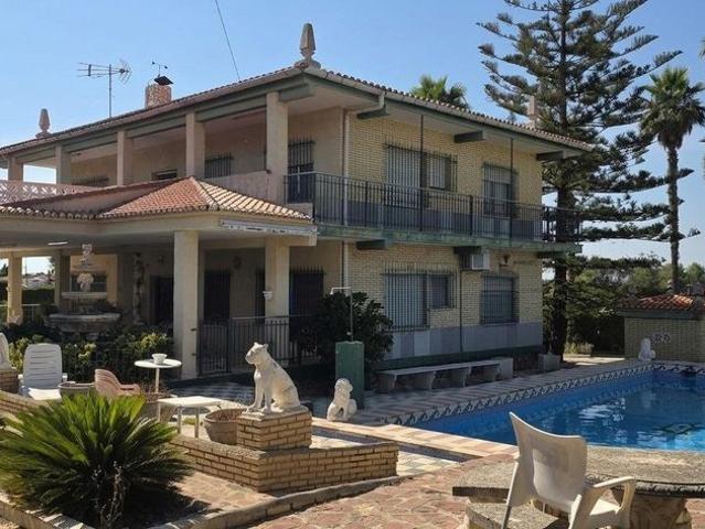 Casa de 461 m2 en venta Monserrat, Comunidad Valenciana