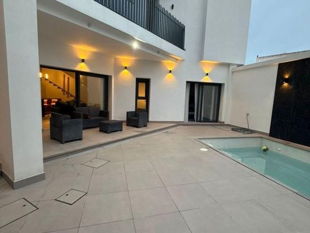 Casa de 400 m2 en venta La Línea de la Concepción, Andalucía