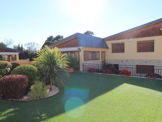 Casa de 430 m2 en venta Petrel, Comunidad Valenciana