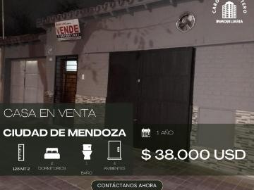 Casa de 4 Ambientes Frente a Plaza Mathus Hoyos– Oportunidad en Excelente Ubicación