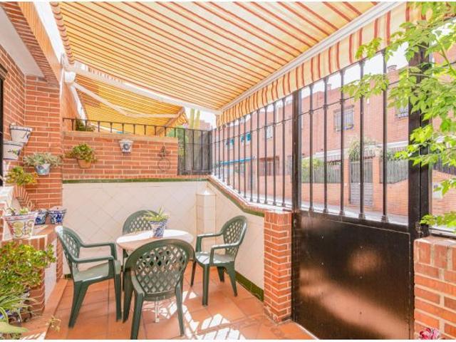 CASA DE 4 DORMITORIOS JUNTO A LA ESTACIÓN DE AUTOBUSES