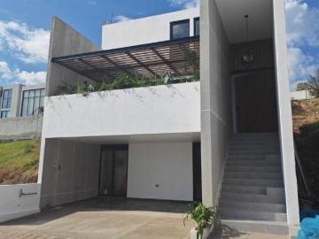 Casa de 4 habitaciones en Lomas de Angelópolis frente a Gran Reserva