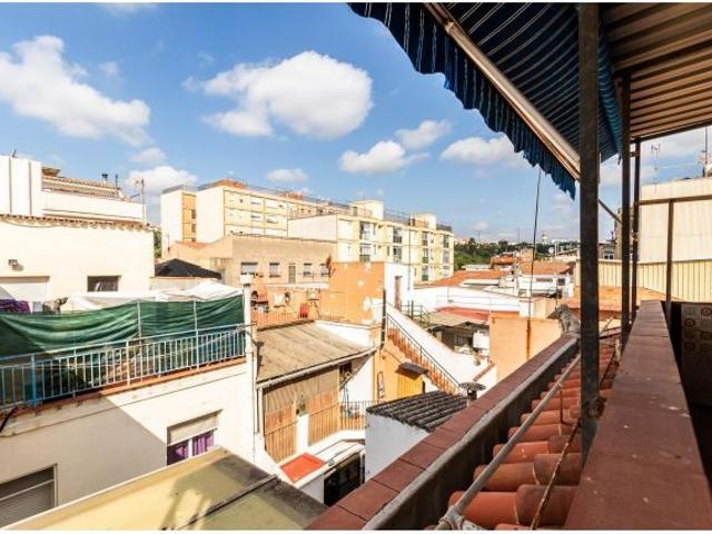 CASA DE 4 HABITACIONES, PATIO Y GARAJE