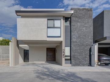 Casa de 4 habitaciones, una en PB en Monte Sabino