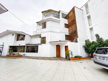 CASA DE 4 PISOS EN VENTA MONTERRICO NORTE