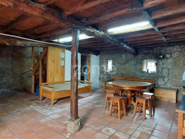 Casa de 4 quartos com suíte privativa em Sabugueiro