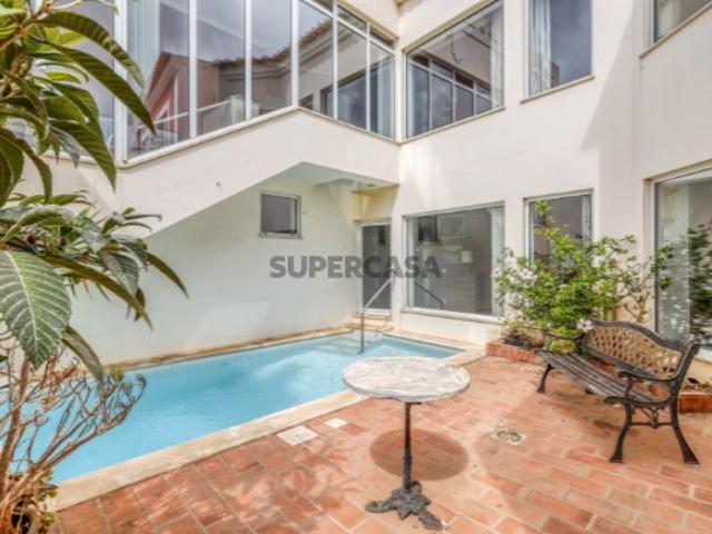 Bonita Casa de 4 quartos com piscina e estacionamento privado, localizada no centro Histórico de Estômbar e a poucos minutos da praia de Ferragudo