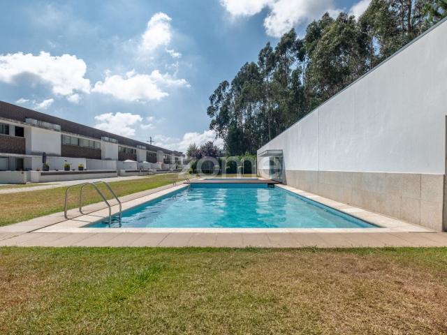 Casa de 4 quartos em Nogueira Maia