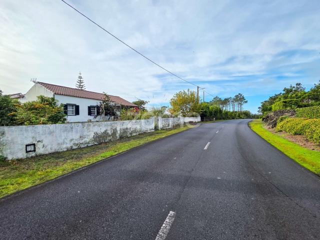 Casa de 4 quartos situada em um terreno urbano de 3.064 m² na Candelária