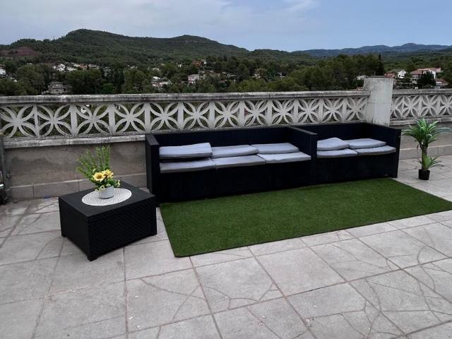 casa de 4 vientos reformada, con jardín, terrazas y vistas espectaculares en urbanización ventayol — vacarisses