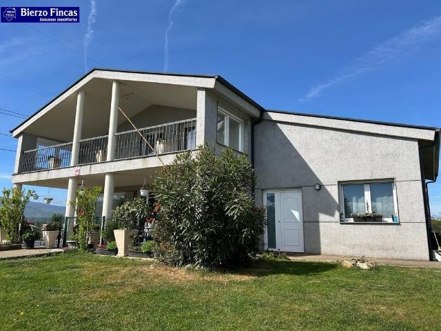 Casa de 579 m2 en venta Camponaraya, Castilla y León