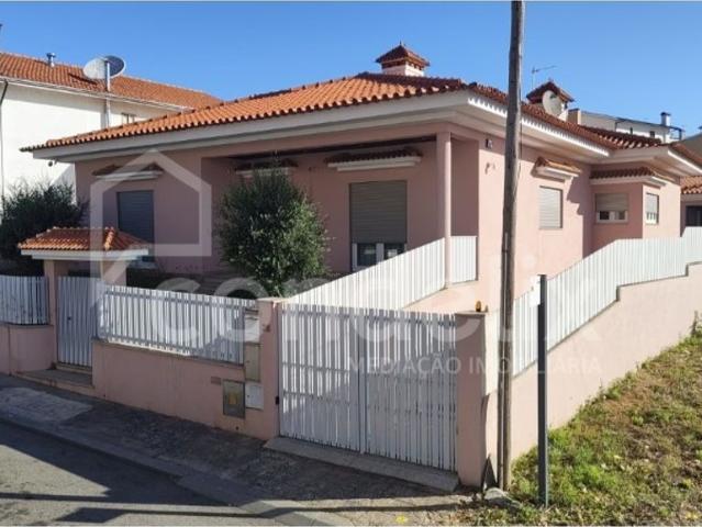 Casa de 586 m² à venda Santa Maria da Feira, Aveiro