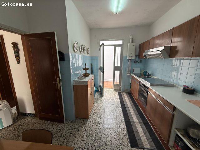 ? Casa de 5 habitaciones dividida en 2 viviendas independientes — Gran potencial para reformar