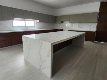 Casa de 659 m2 de construcción en Privada con Amenidades en Mérida