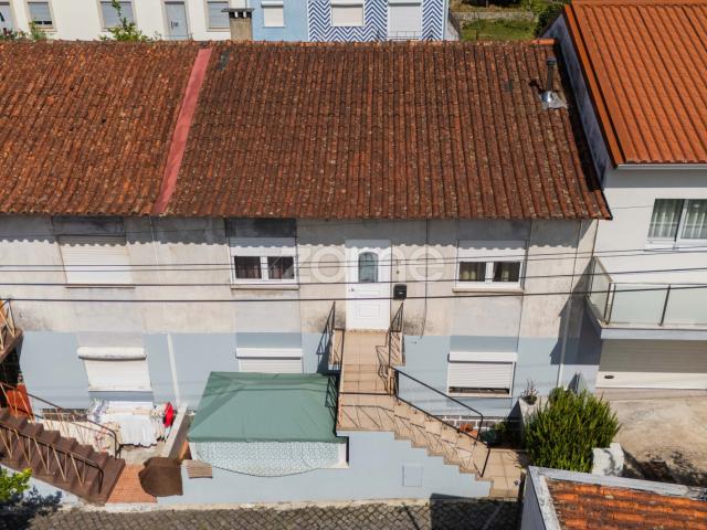 Casa de 7 quartos com pátio para reforma em Dume Braga
