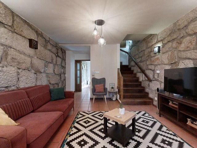 Casa de 85 m² para alugar Porto