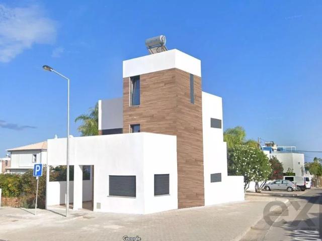Casa de 83 m² à venda Moncarapacho e Fuzeta, Portugal