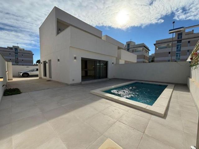 Casa de 97 m2 en venta Playas de Orihuela, España