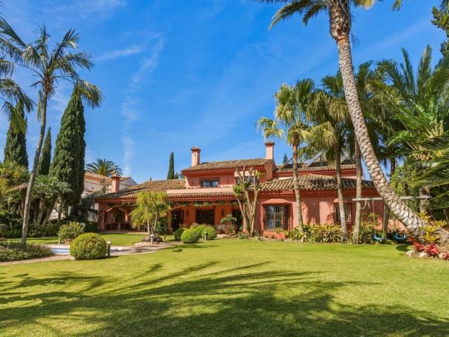 Casa de 995 m2 en venta Guadalmina, Andalucía