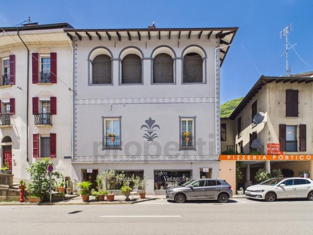 Casa dei Baroni Storica dimora patriziale con locale commerciale nel cuore di Brissago