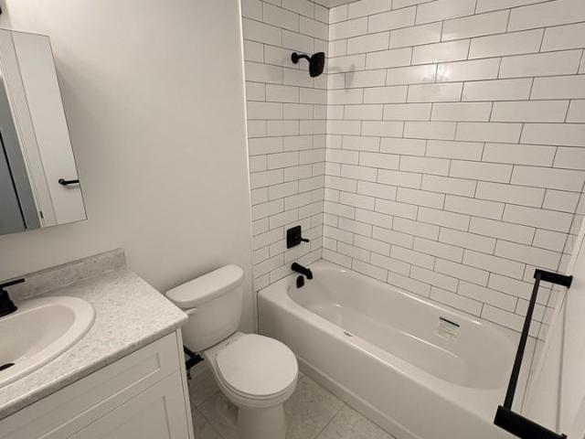 CASA DEL MAR APARTMENTS 1 Bedroom Apartment for Rent at 122 18th St E, North Vancouver, BC V7L 2X5 Central Lonsdale
