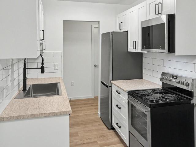 CASA DEL MAR APARTMENTS 1 Bedroom Apartment for Rent at 122 18th St E, North Vancouver, BC V7L 2X5 Central Lonsdale