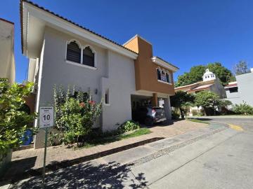 Casa dentro de coto El Rincón Virreyes Residencial