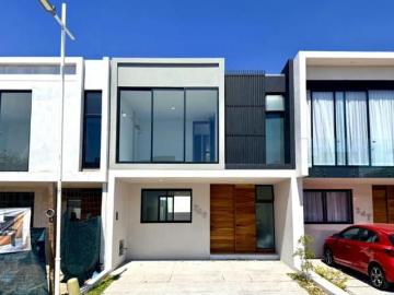 Casa dentro de Coto en Bosques de Santa Anita