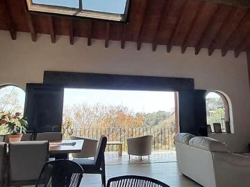 Casa en Cuernavaca dentro de fraccionamiento con vista panorámica