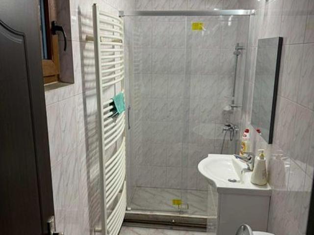 Casa + depozit,de inchiriat