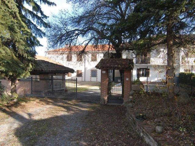 Casa di campagna con vista panoramica 450m² Roddino