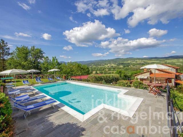 Casa di campagna con piscina nei pressi di Poppi, nel Casent. 310m² Poppi