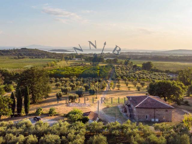 Casa di campagna con splendida vista lago 355m² Passignano sul Trasimeno