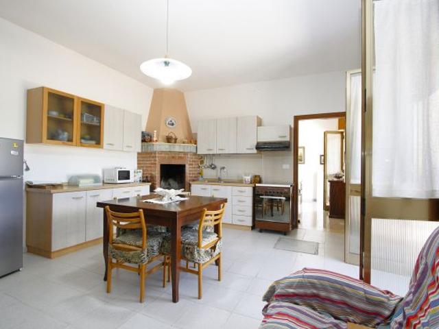 Casa di campagna e ampio deposito