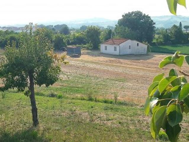 CASA DI CAMPAGNA immersa NEL VERDE con 6.200 mq. di TERRENO AGRICOLO