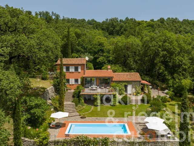 Casa di campagna in posizione da sogno con interni moderni. 185m² Massa Marittima