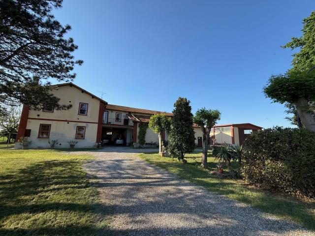 Casa di campagna in vendita di 1150 m² in Via Oriolo, 2