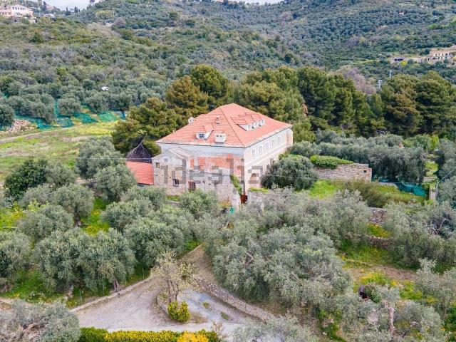 Casa di campagna in vendita di 1100 m² in Via delle Valli