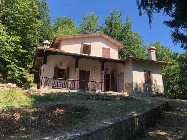 Casa di campagna in vendita di 120 m² in Via Pian D&apos Arno