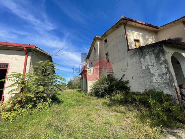 Casa di campagna in vendita di 145 m² in Contrada Serretelle